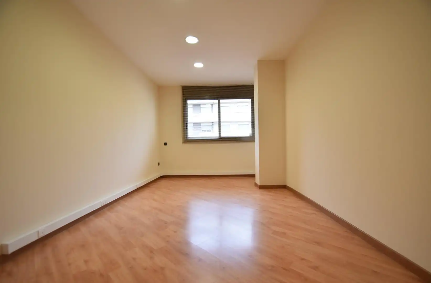 Oficina de lloguer a Calle MAGDALENA MIRO, 21, Centre Vila