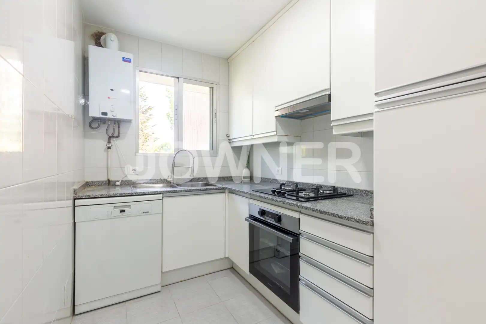 Cocina de Piso de alquiler en Madrid con Calefacción, Terraza y Horno