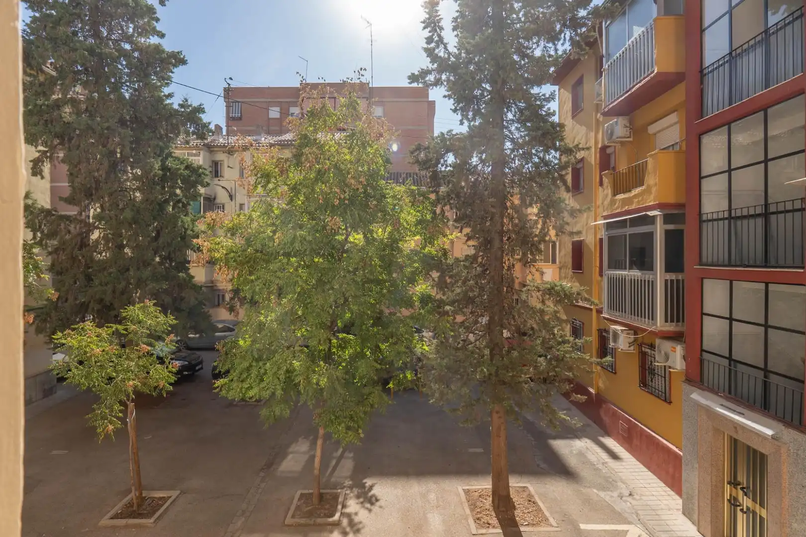 Vista exterior de Pis en venda en Granada amb Aire condicionat i Balcó
