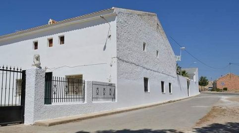 Impresionante Casa Adosada en pequeño pueblo con Gran Bodega y Piscina