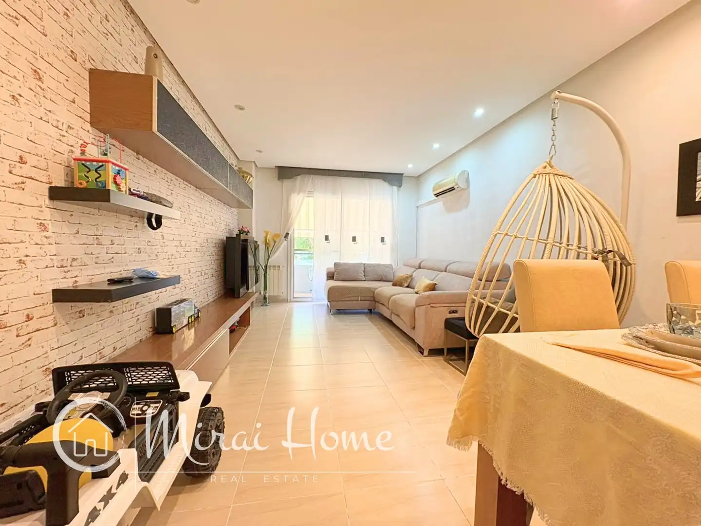 Living room of Flat for sale in Montornès del Vallès  with Air Conditioner, Heating and Parquet flooring