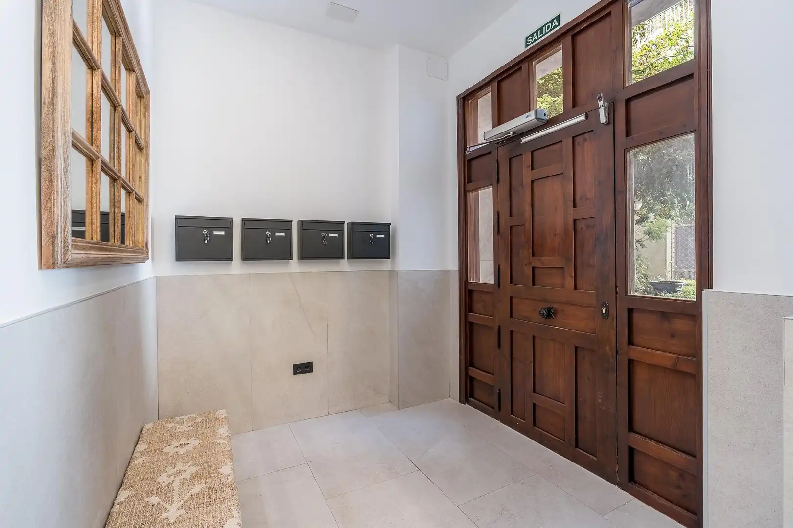 Ground floor for sale in Granada  with Air Conditioner, Private garden and Furnished