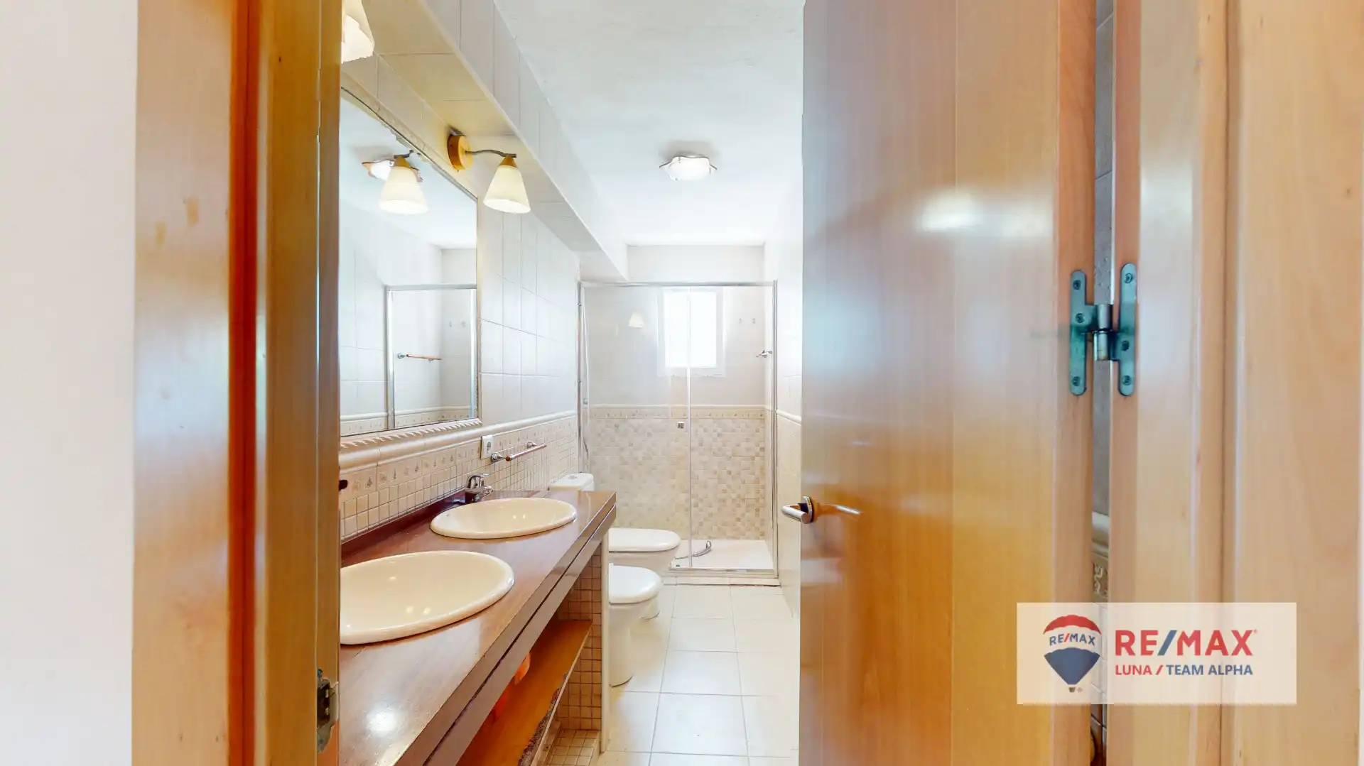 Baño de Piso en venta en Madrid con Aire acondicionado, Calefacción y Jardín privado
