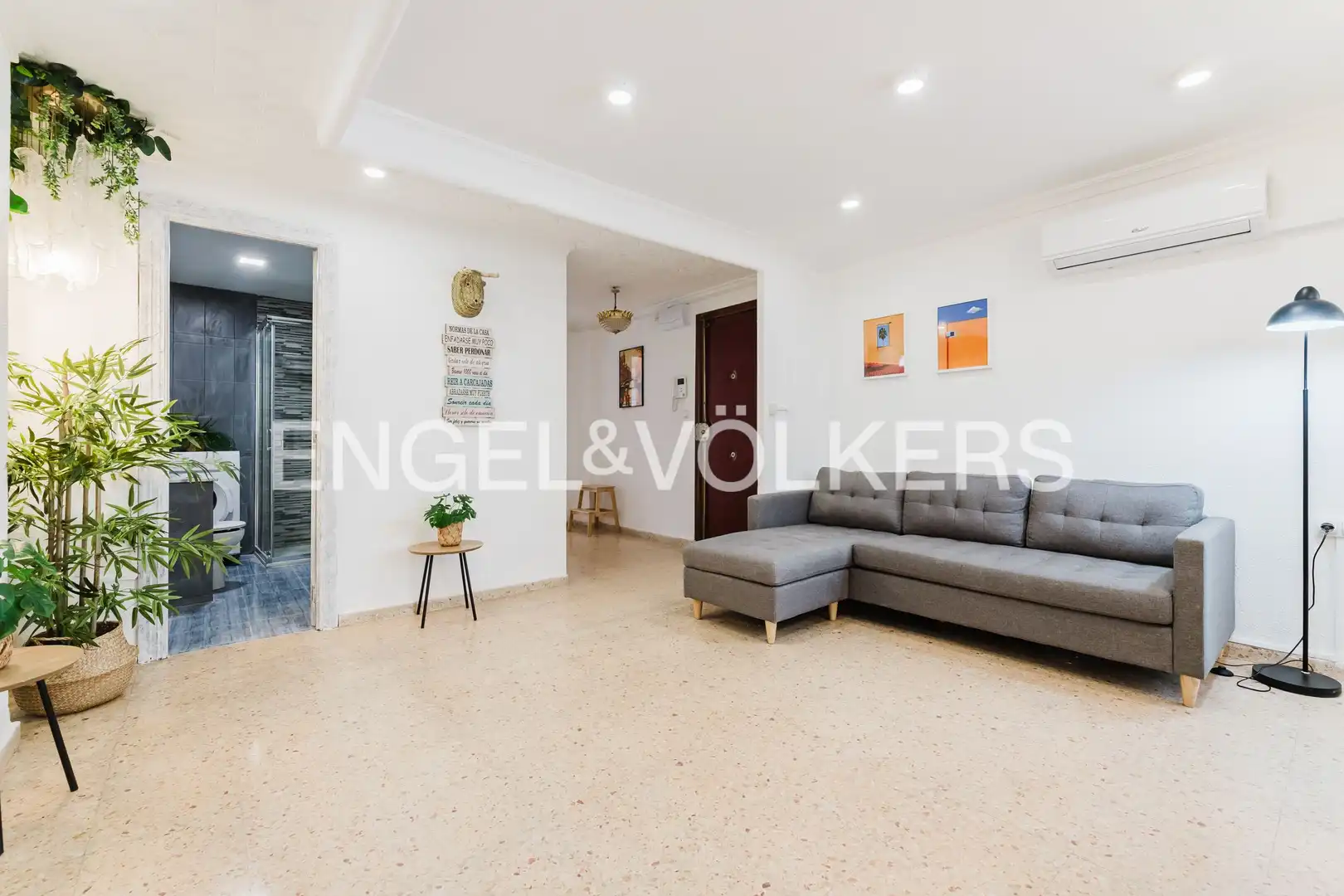 Sala d'estar de Pis de lloguer en Valencia amb Aire condicionat i Calefacció