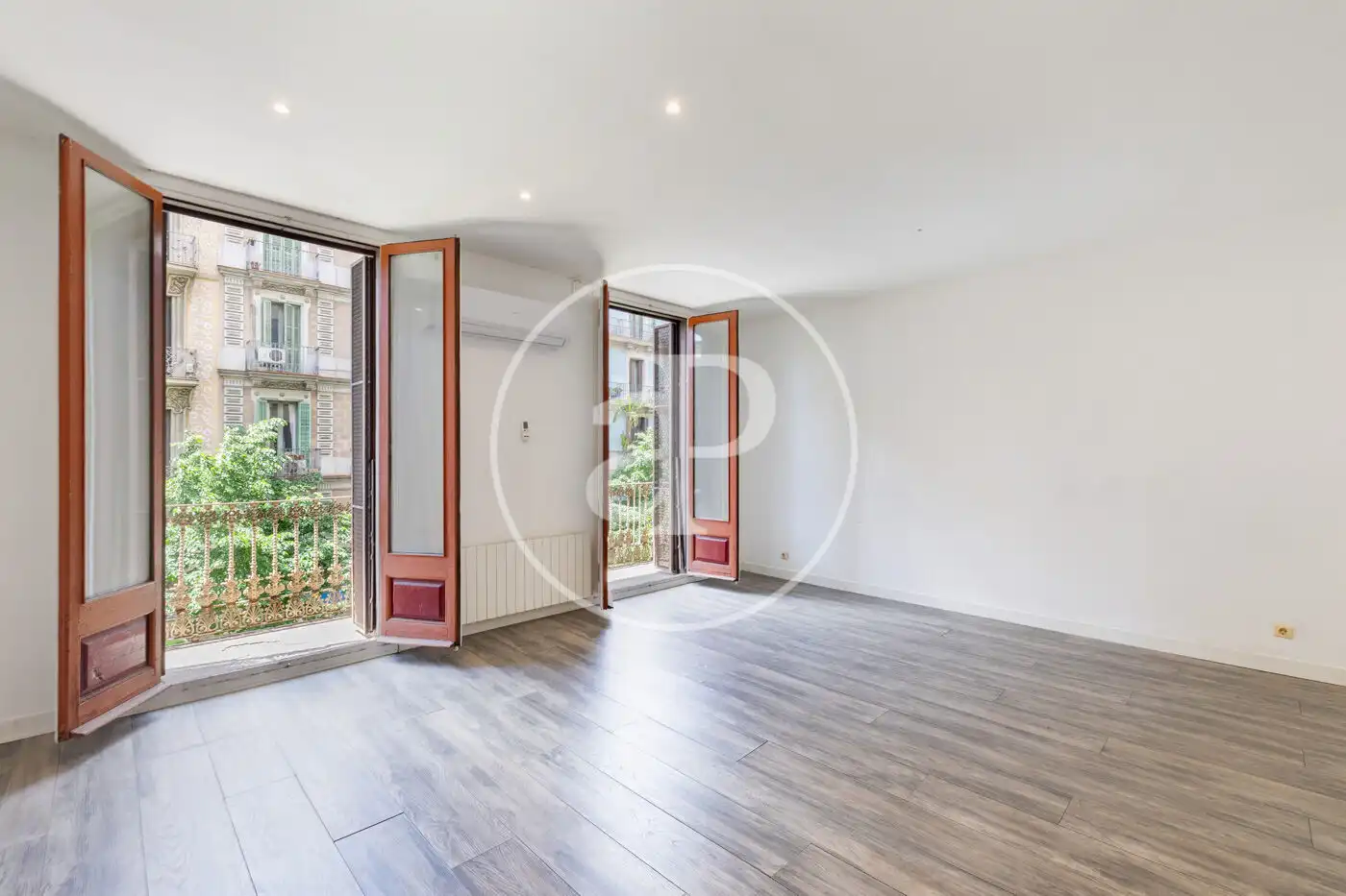 Exterior view of Flat for sale in Barcelona  with Air Conditioner, Heating and Balcony