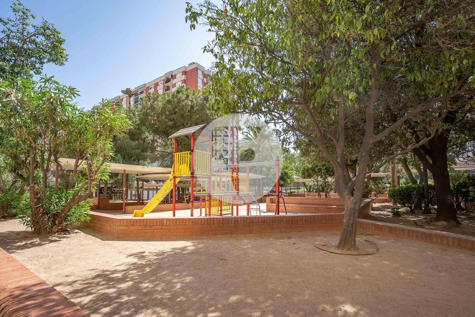 Exterior view of Commercial properties for rent in Barcelona  with Air Conditioner