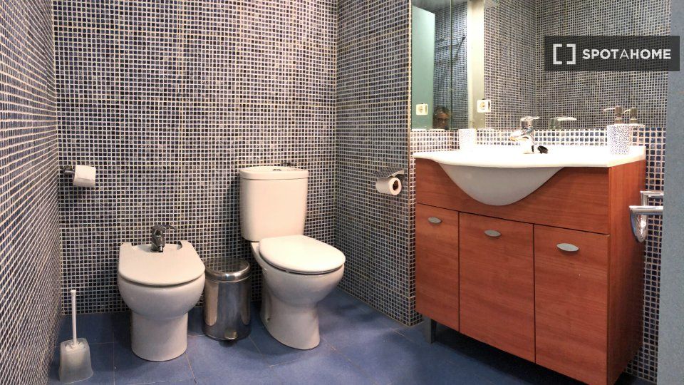 Bany de Pis de lloguer en  Barcelona Capital amb Aire condicionat, Calefacció i Moblat