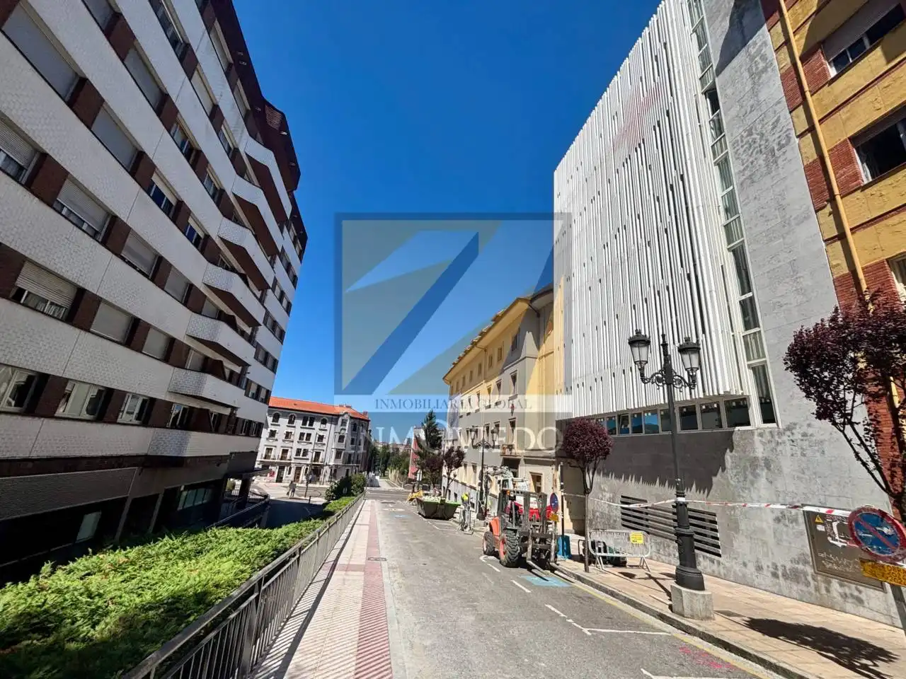 Vista exterior de Pis en venda en Oviedo  amb Calefacció i Moblat