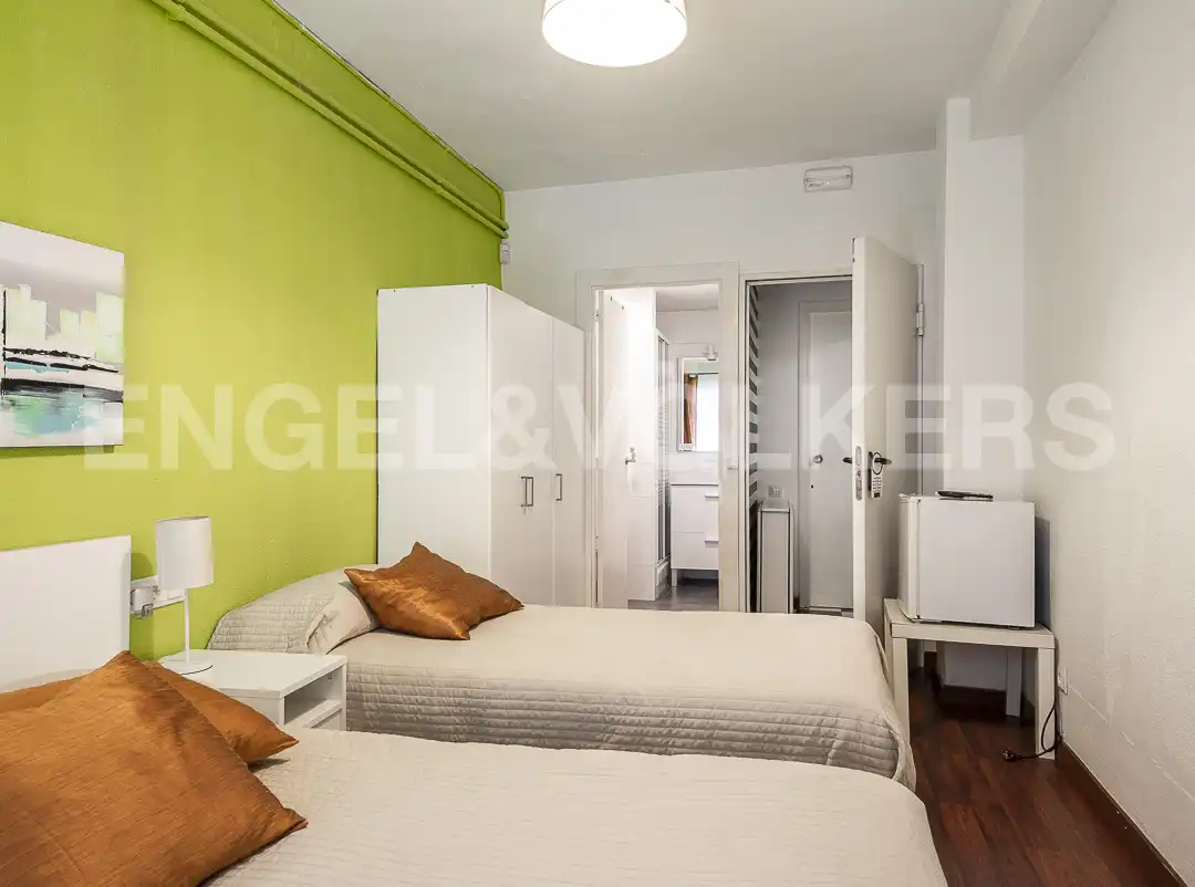 Dormitori de Casa o xalet en venda en Barcelona amb Calefacció, Jardí privat i Terrassa