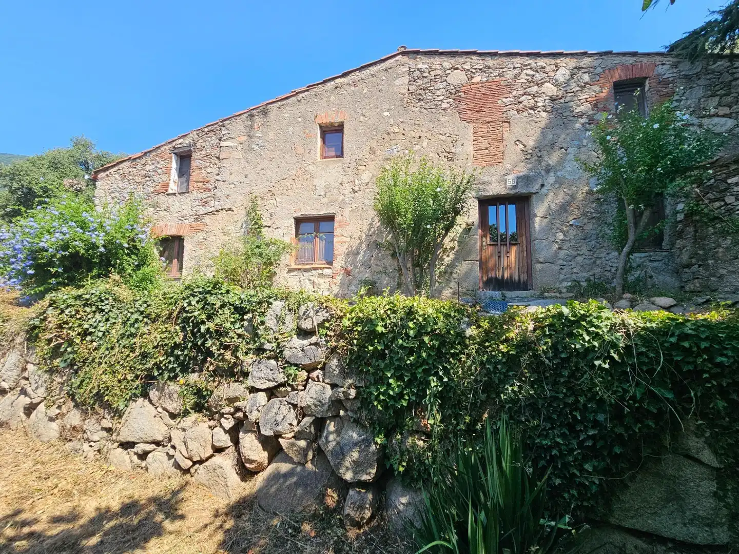 Vista exterior de Finca rústica en venda en Riells i Viabrea amb Jardí privat i Traster