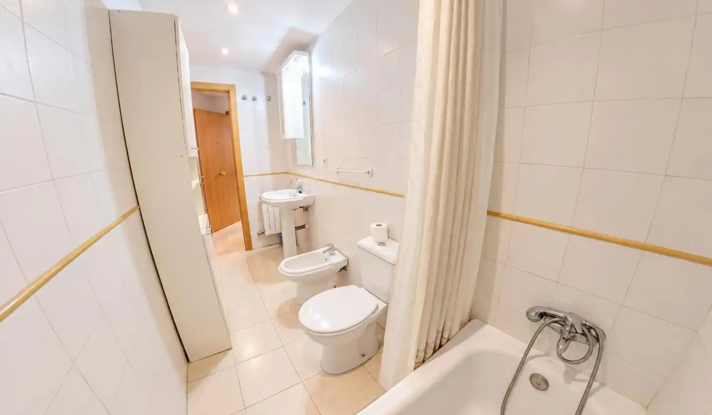Badezimmer von Erdgeschoss zur Miete in Beiro