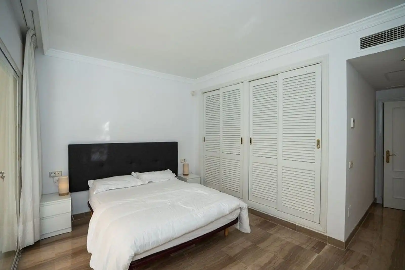 Dormitori de Apartament en venda en Marbella amb Aire condicionat, Terrassa i Piscina