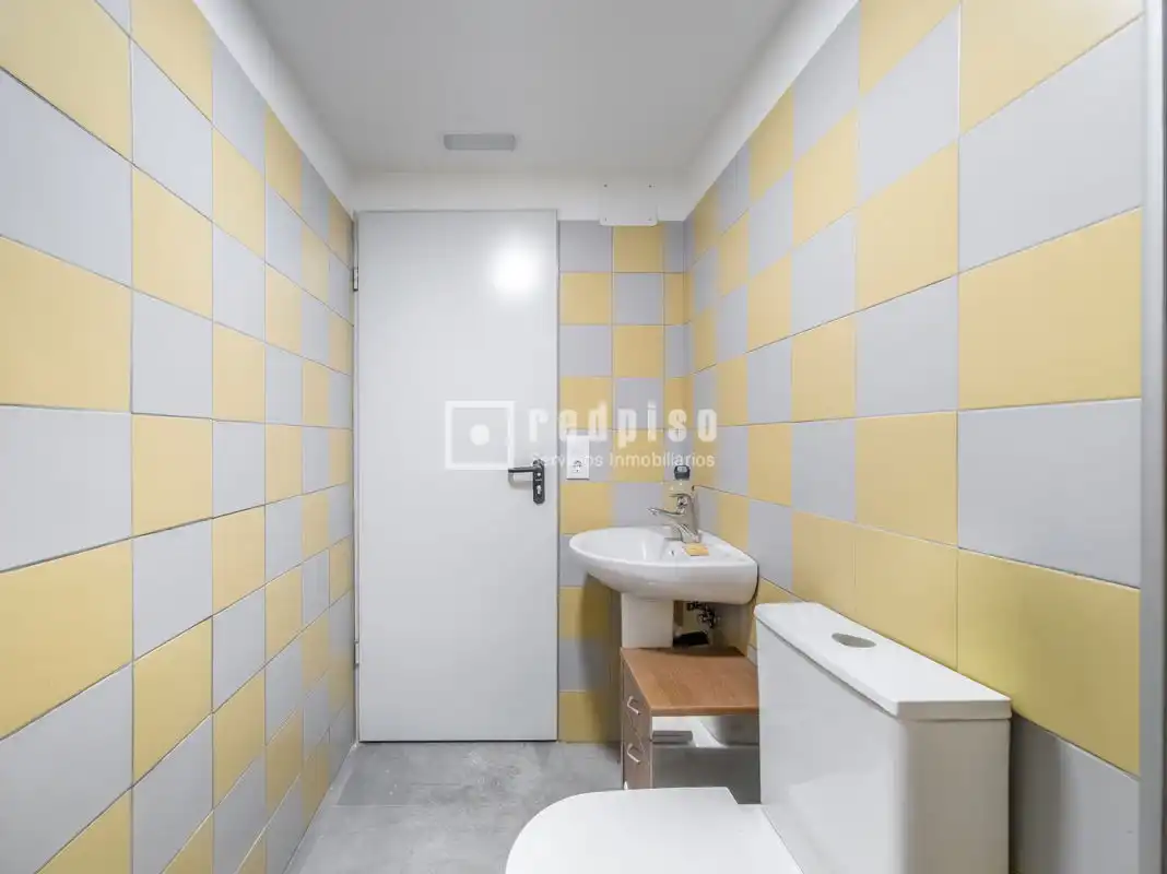 Baño de Local en venta en Alcorcón