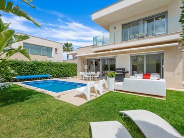Detached house with balcony for sale in Orihuela Costa