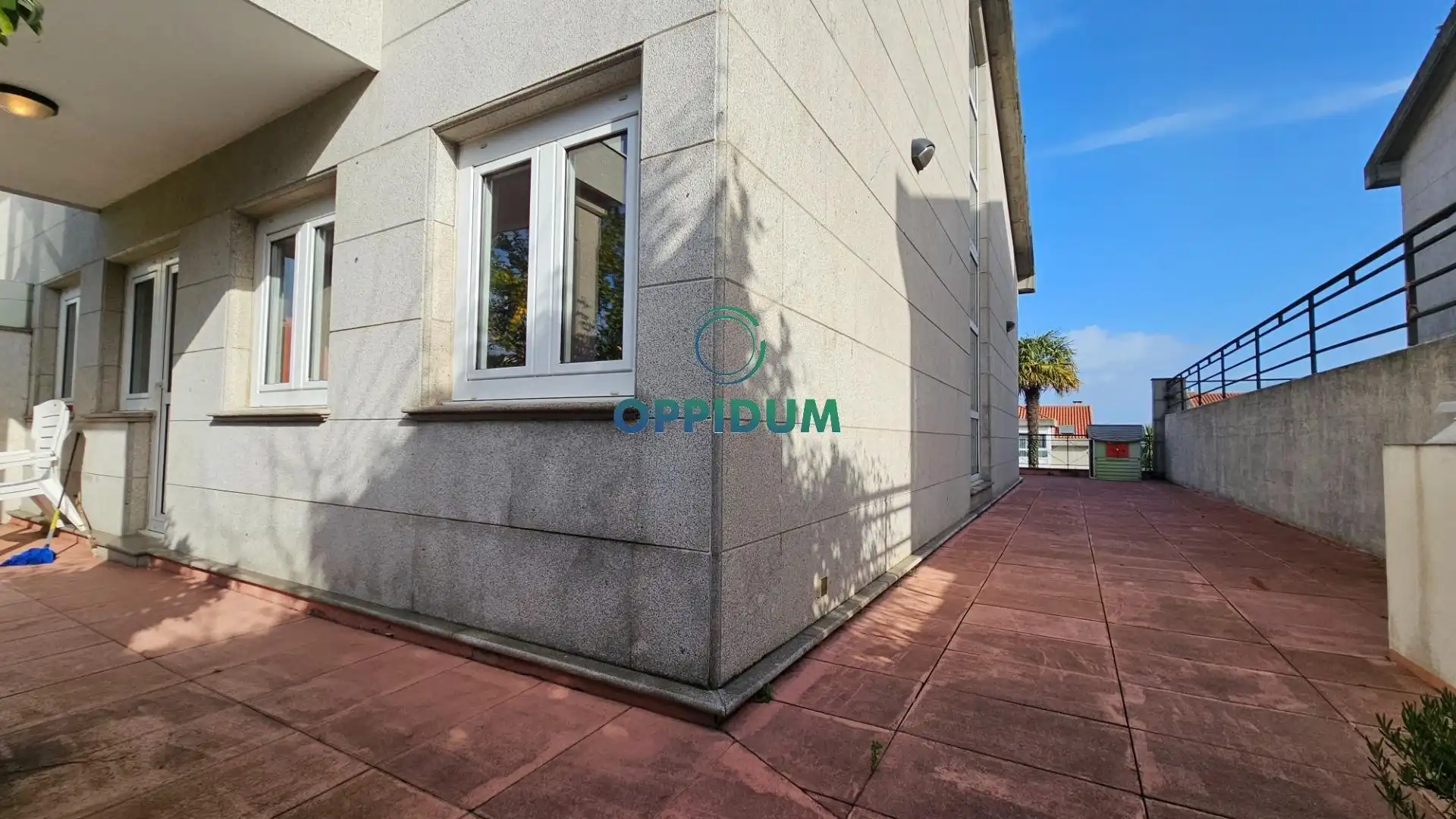 Vista exterior de Casa adosada en venda en A Coruña Capital  amb Calefacció, Jardí privat i Terrassa