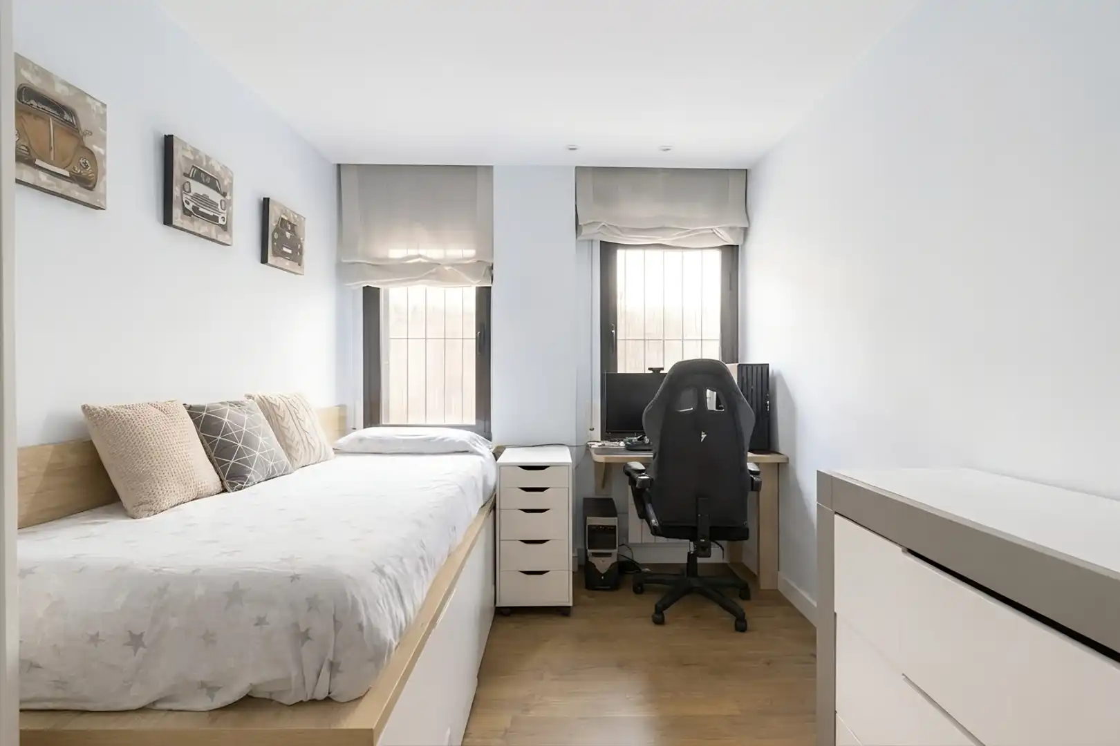 Bedroom of Flat for sale in Sant Cugat del Vallès  with Air Conditioner, Heating and Parquet flooring
