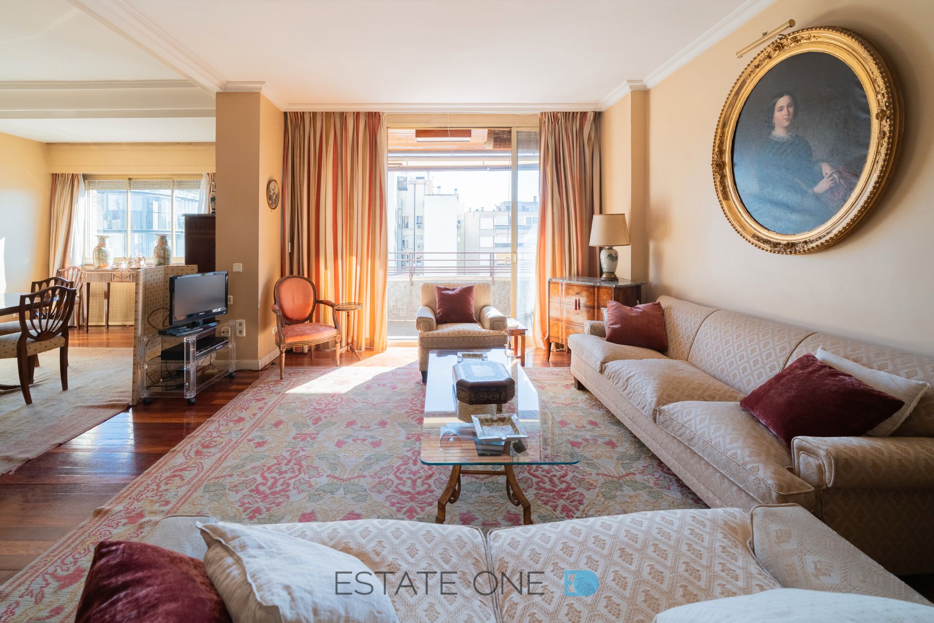 Living room of Flat for sale in  Madrid Capital  with Air Conditioner, Heating and Parquet flooring