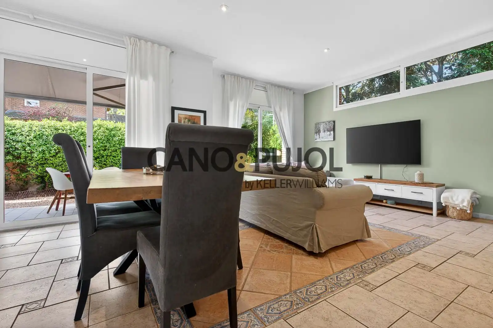 Sala d'estar de Casa o xalet en venda en Sant Cugat del Vallès amb Aire condicionat, Calefacció i Terrassa