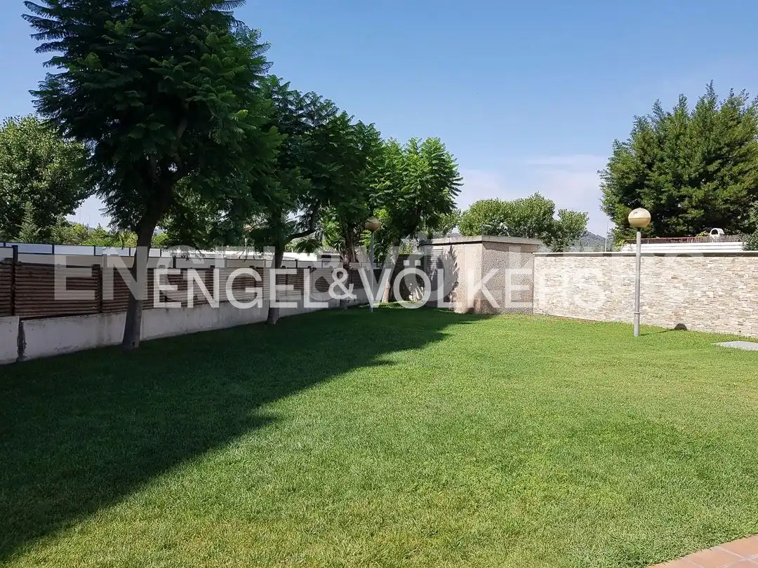 Ático en venta en Sant Joan Despí con Aire acondicionado, Calefacción y Parquet