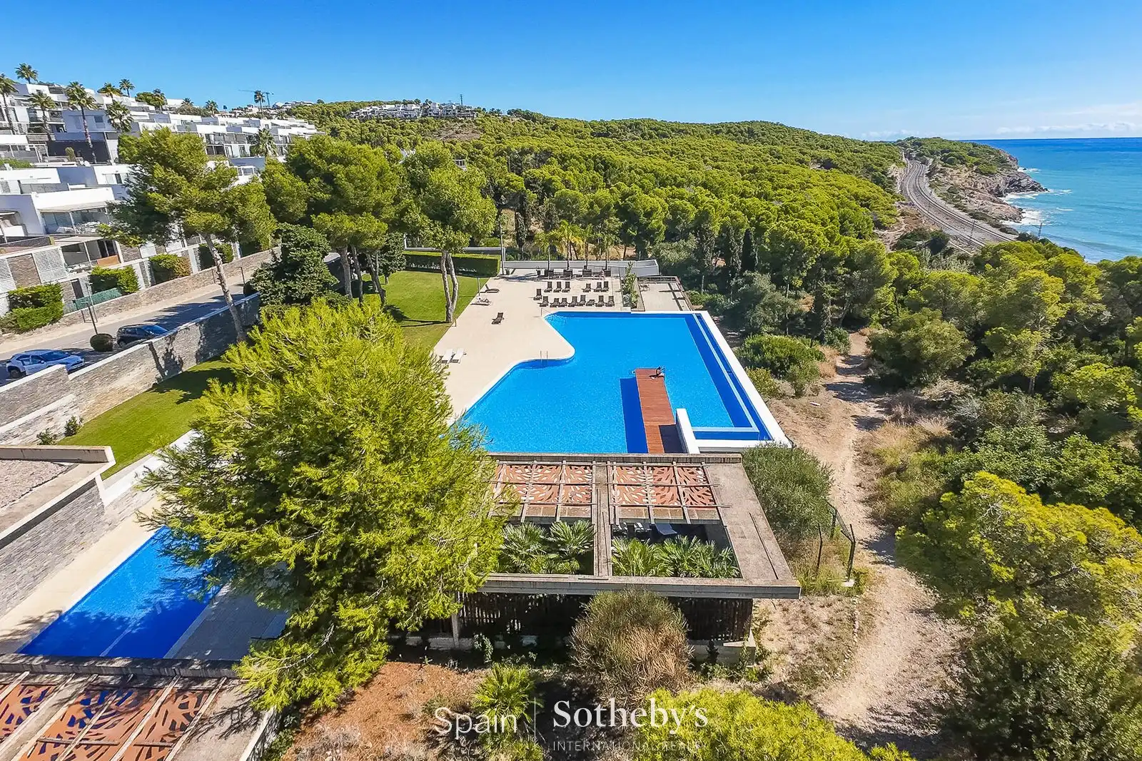 Schwimmbecken von Wohnungen zum Verkauf in Sant Pere de Ribes mit Klimaanlage, Privatgarten und Terrasse