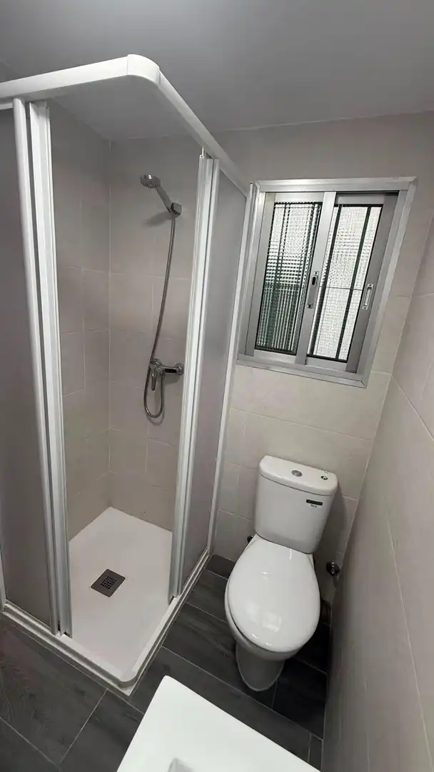 Bany de Pis en venda en Sevilla amb Aire condicionat i Calefacció