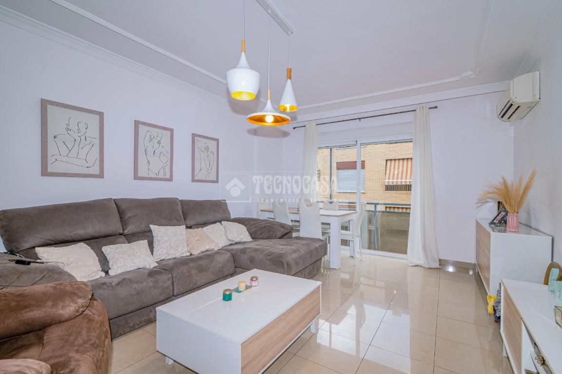 Sala d'estar de Pis en venda en Peligros amb Aire condicionat i Balcó