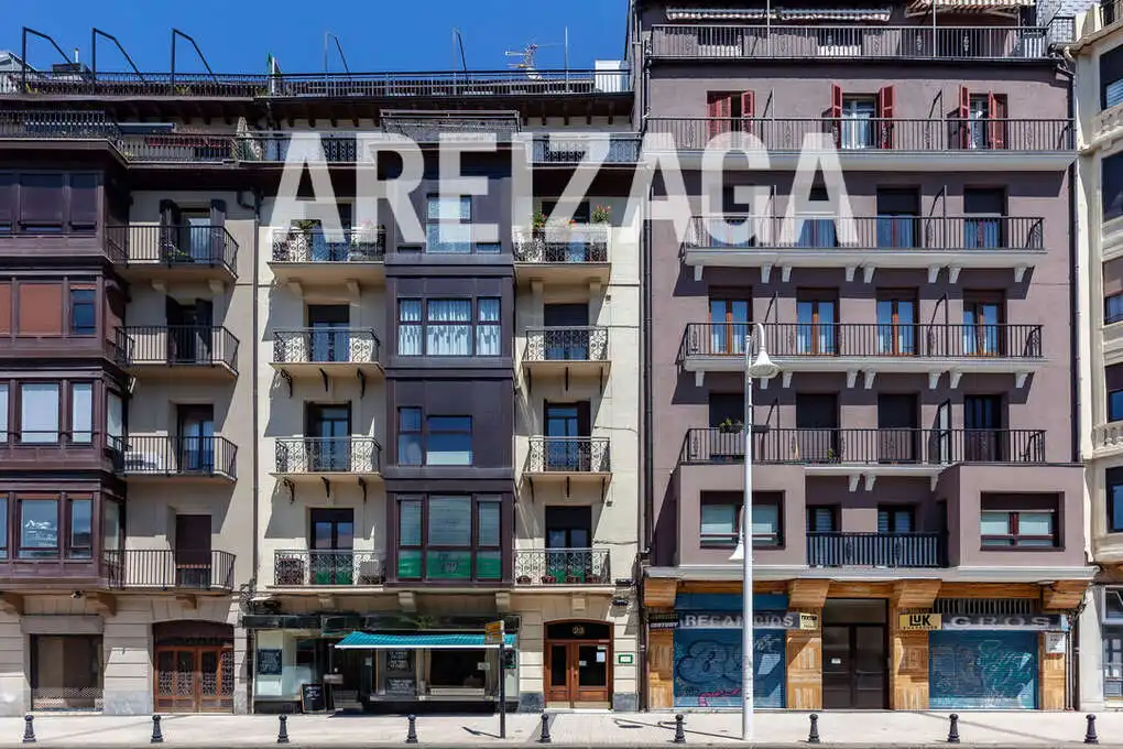 Außenansicht von Wohnung zum Verkauf in Donostia - San Sebastián  mit Heizung und Balkon