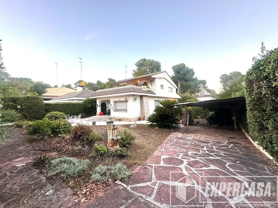 Exterior view of House or chalet for sale in Paterna  with Air Conditioner, Terrace and Storage room