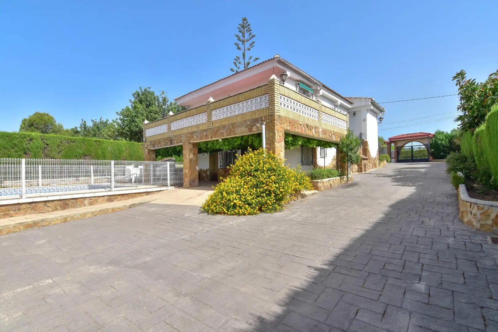 Vista exterior de Casa o chalet en venta en Montserrat con Aire acondicionado, Calefacción y Jardín privado