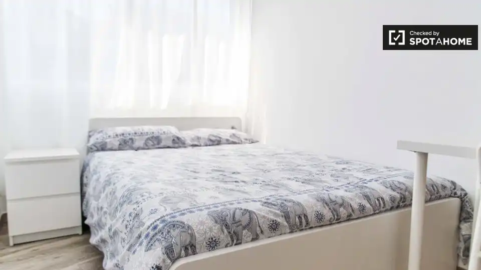 Habitación de Piso de alquiler en Valencia con Aire acondicionado, Calefacción y Amueblado