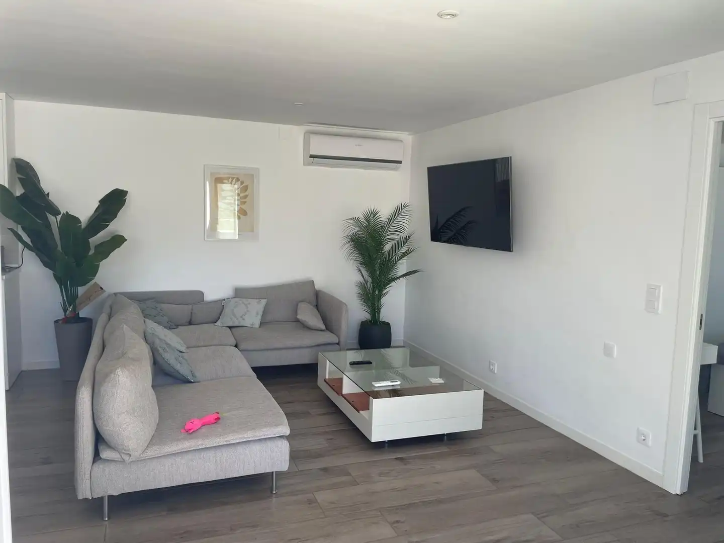 Living room of Houses for rent in Paterna  with Air Conditioner, Private garden and Parquet flooring