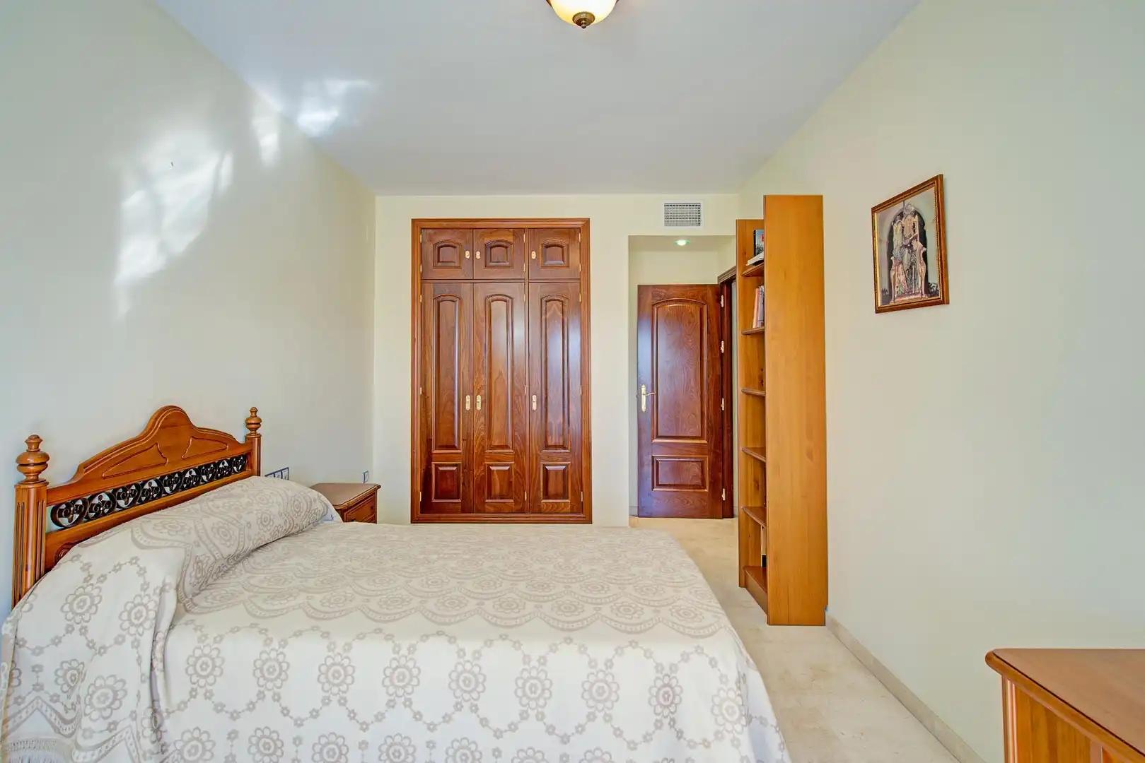 Bedroom of Flat for sale in Granada  with Air Conditioner, Heating and Terrace