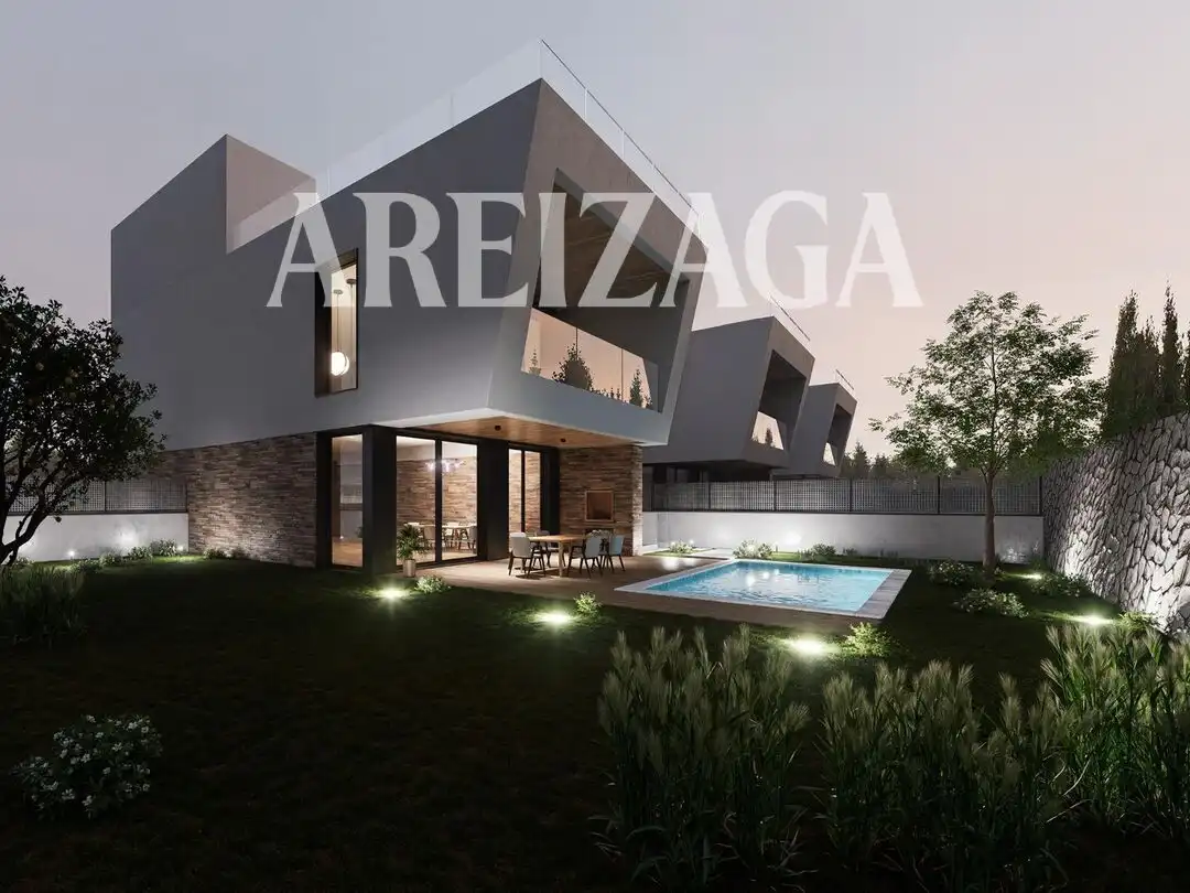 Casa amb terrassa en venda a Calle Elisabete Maiztegi 14