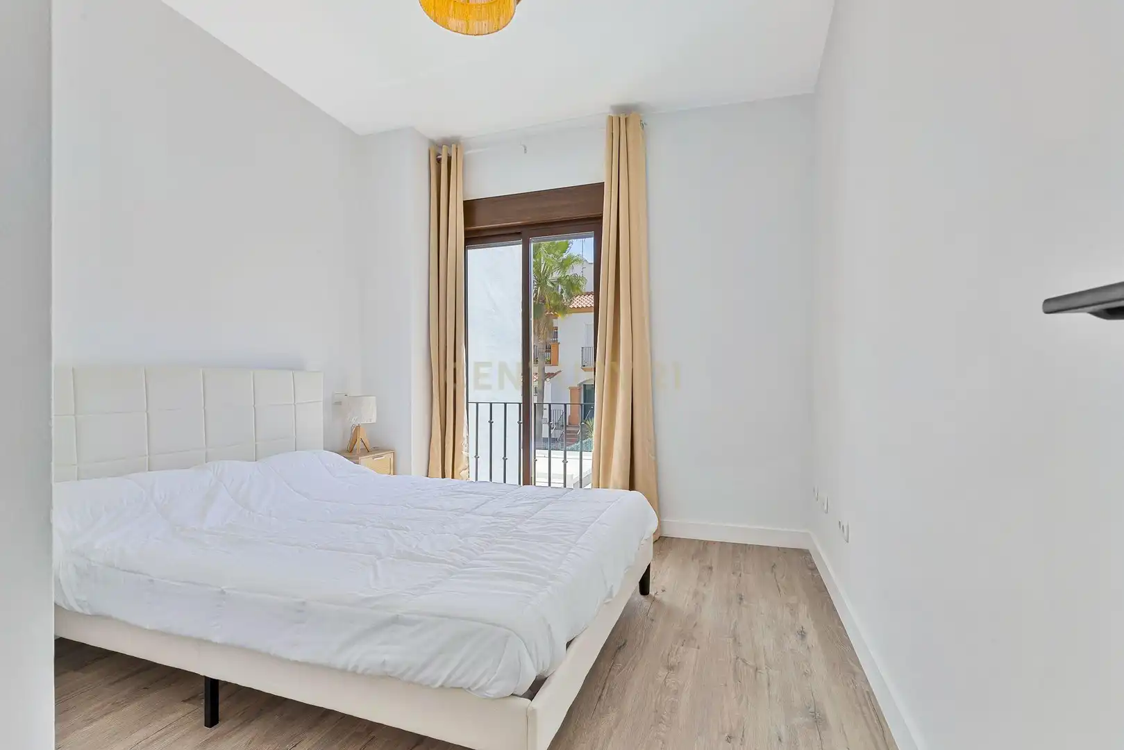 Habitación de Casa adosada en venta en Casares con Jardín privado, Trastero y Horno