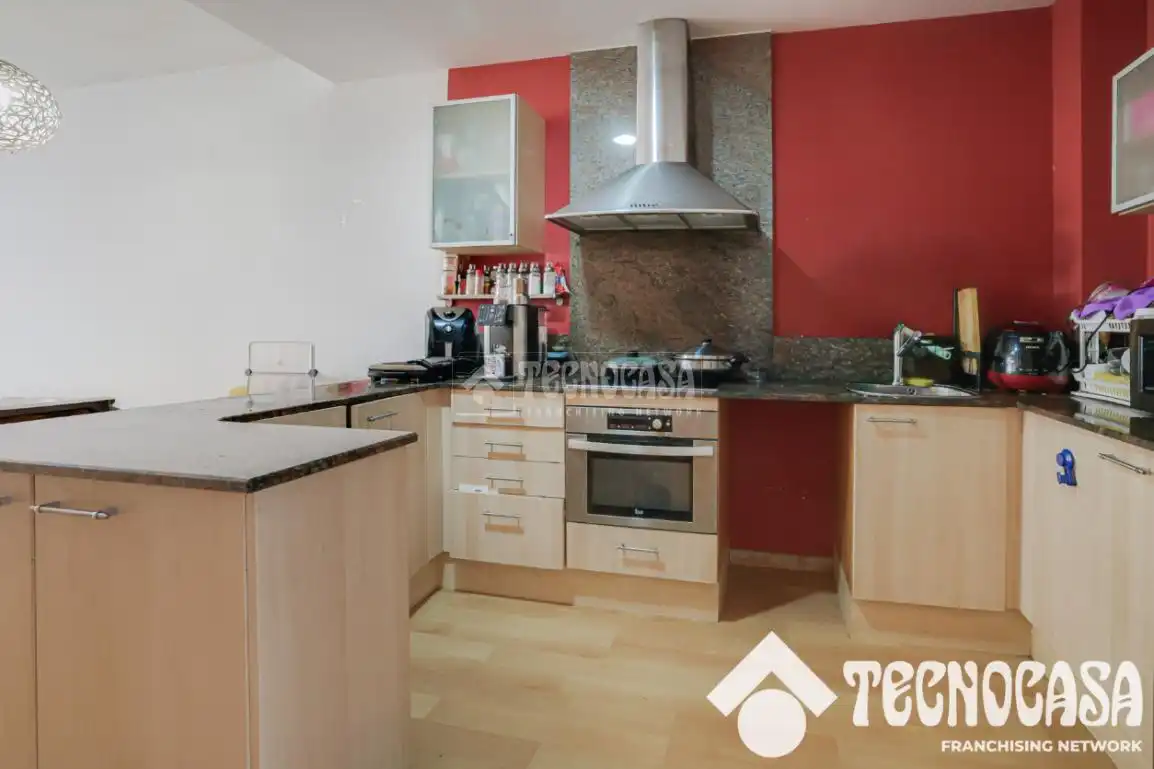 Cuina de Pis en venda en Mataró amb Aire condicionat, Parquet i Terrassa