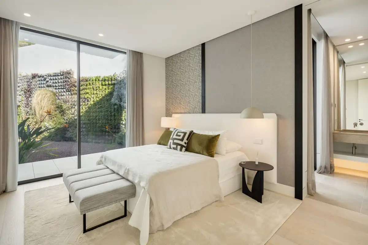 Bedroom of Houses for sale in Benahavís  with Air Conditioner, Private garden and Terrace