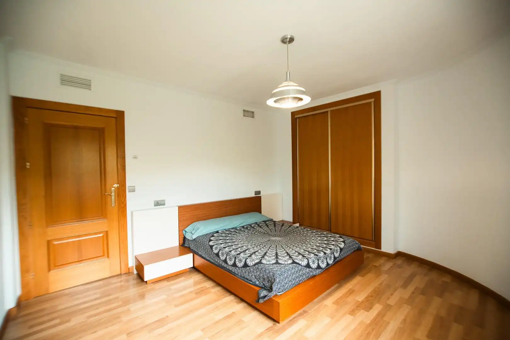 Habitación de Casa o chalet en venta en Mutxamel con Aire acondicionado, Calefacción y Jardín privado