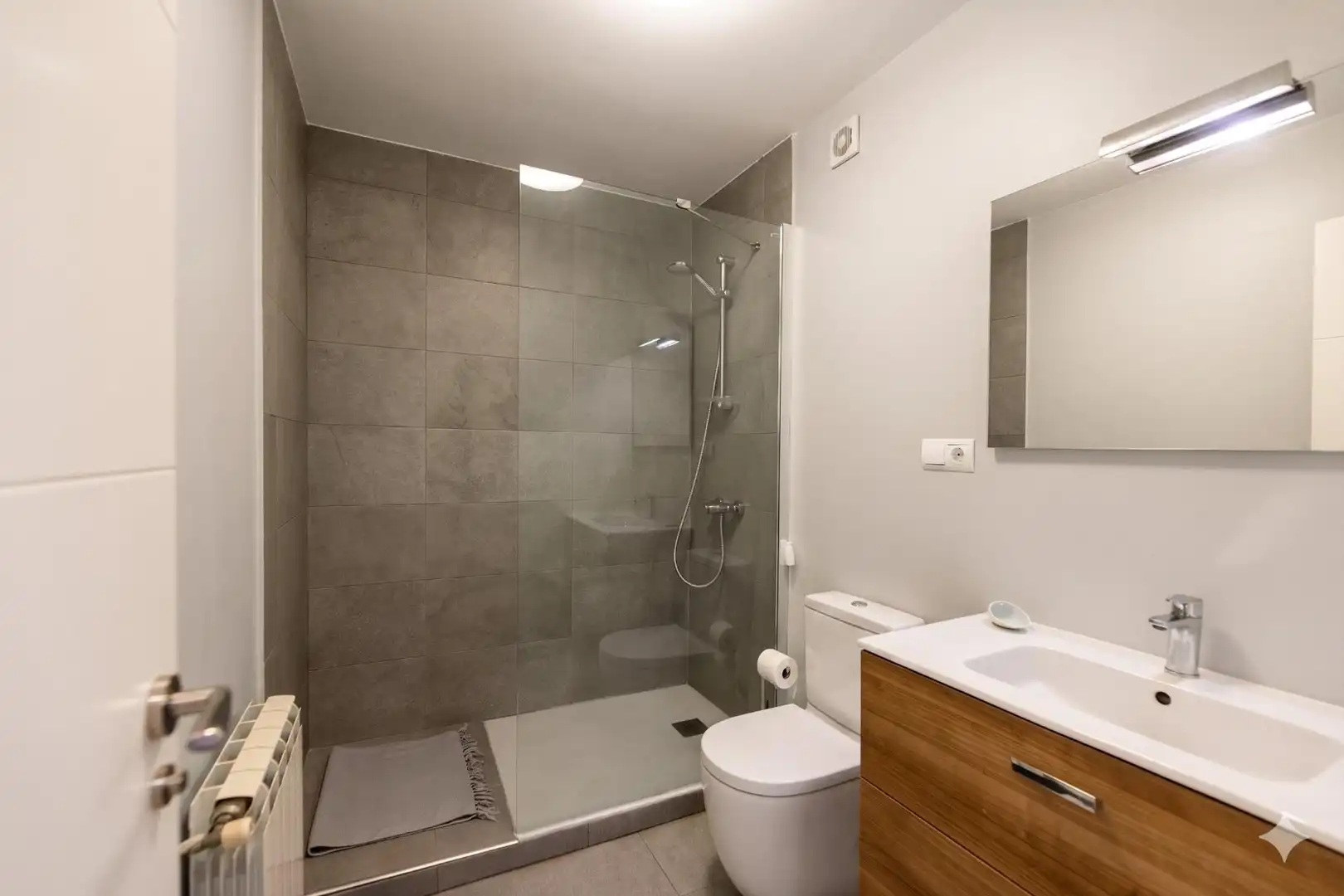 Badezimmer von Dachboden zur Miete in Madrid mit Klimaanlage, Heizung und Terrasse