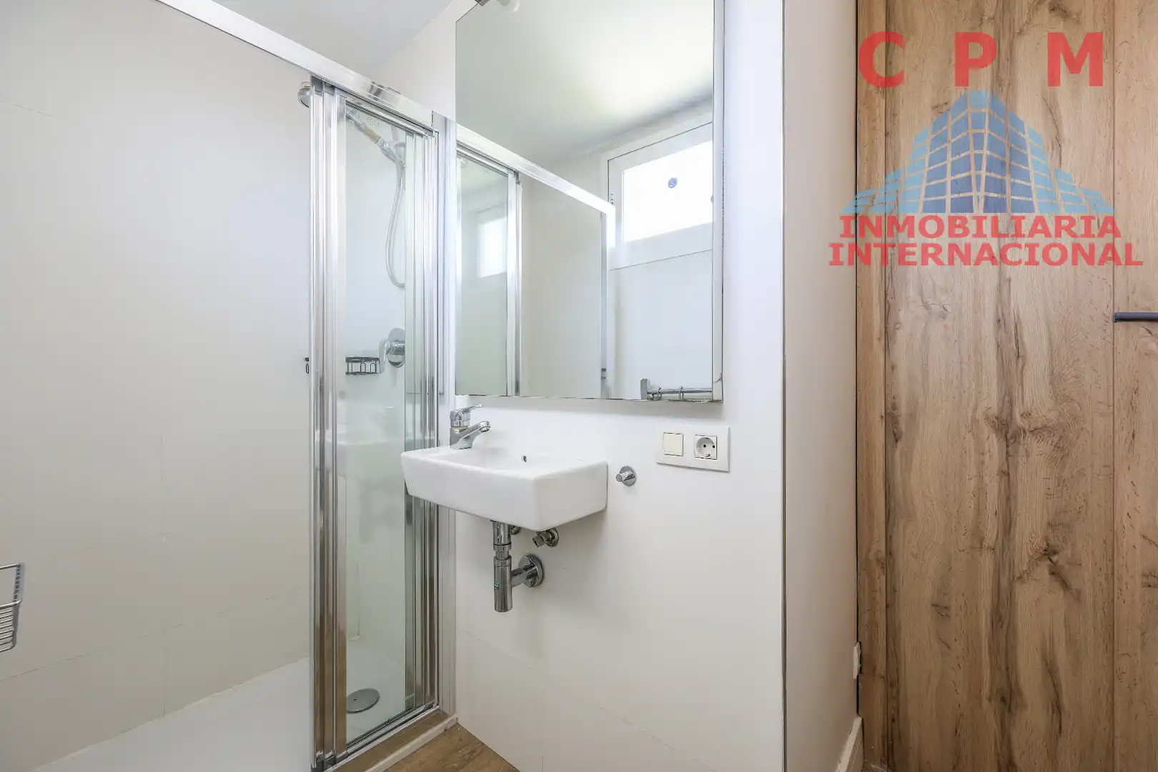 Badezimmer von Maisonette zur Miete in Madrid mit Klimaanlage, Heizung und Parkett
