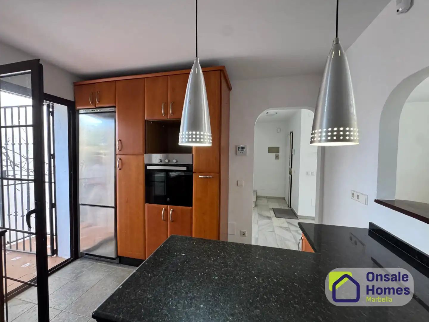 Cocina de Casa adosada en venta en Marbella con Terraza, Balcón y Alarma