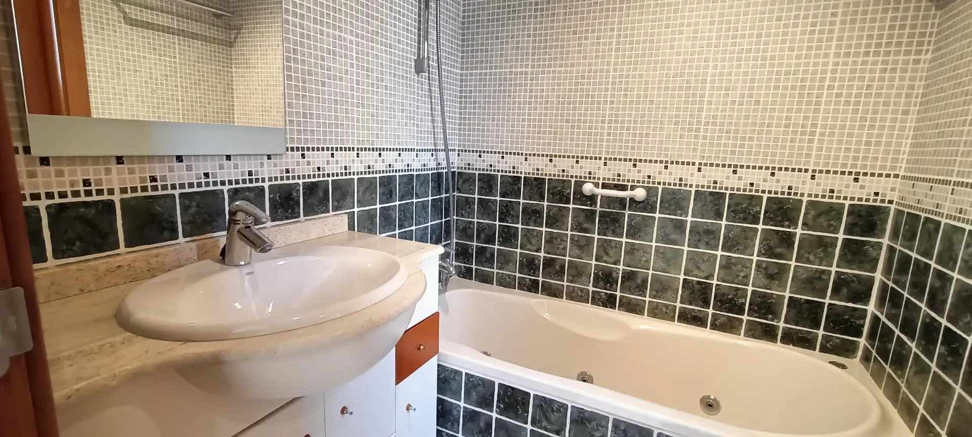 Bathroom of Apartments for sale in Benidorm  with Air Conditioner, Private garden and Terrace