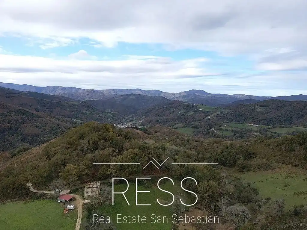 Vista exterior de Casa o xalet en venda en Etxalar amb Jardí privat, Terrassa i Balcó