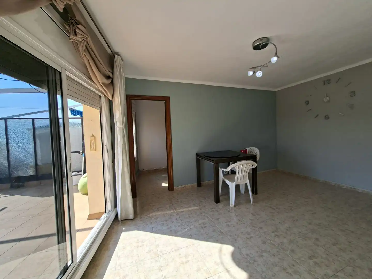 Esszimmer von Dachboden zum Verkauf in Badalona mit Klimaanlage, Heizung und Terrasse