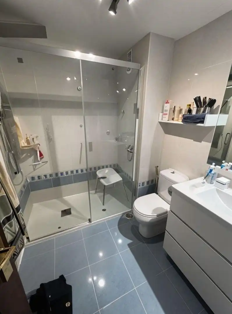 Baño de Piso en venta en Vigo  con Calefacción, Jardín privado y Trastero