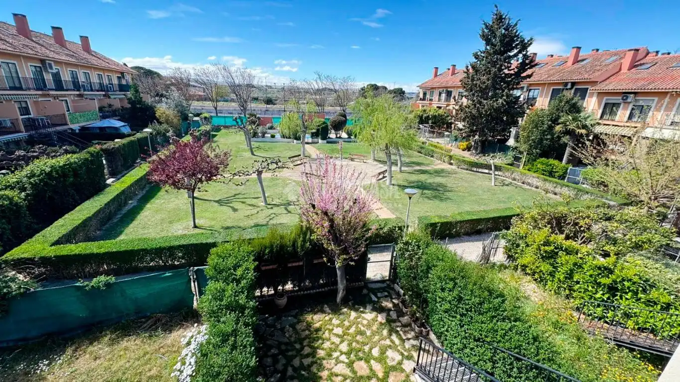 Jardín de Casa adosada en venta en Zaragoza con Aire acondicionado, Terraza y Piscina comunitaria