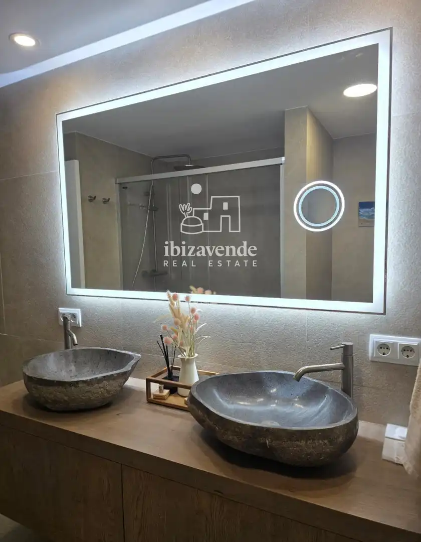 Baño de Dúplex de alquiler en Santa Eulària des Riu con Aire acondicionado, Terraza y Piscina