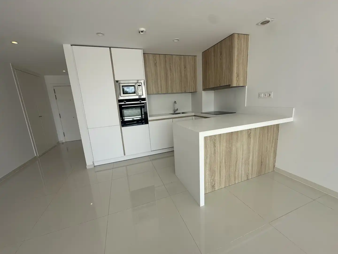 Cocina de Apartamento en venta en Estepona con Terraza, Trastero y Piscina comunitaria