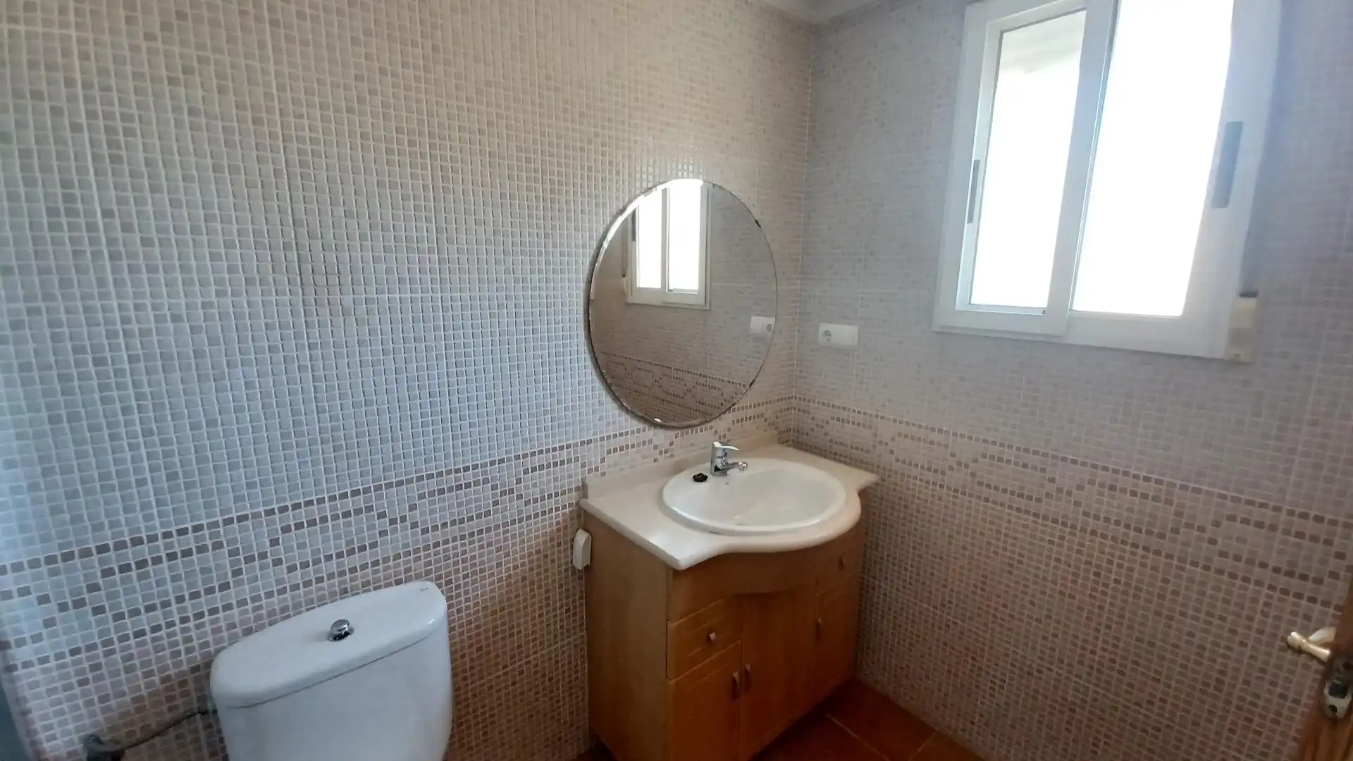 Baño de Piso de alquiler en Albal con Aire acondicionado, Amueblado y Balcón