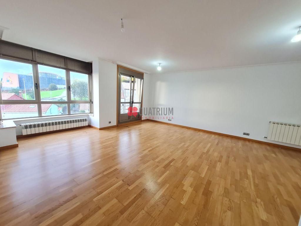 Living room of Flat to rent in Santiago de Compostela   with Storage room and Balcony
