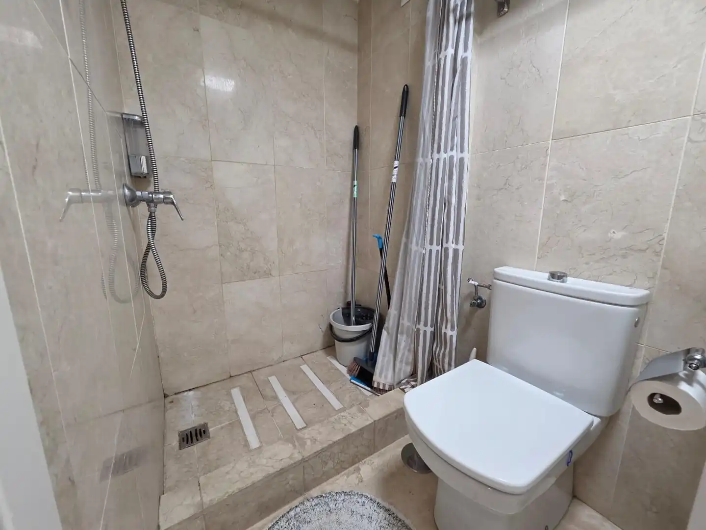 Bathroom of Flat for sale in Benalmádena  with Terrace, Storage room and Furnished